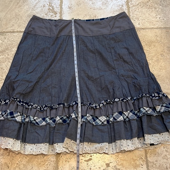 Beautiful peasant denim skirt, size 24 - Picture 8 of 8